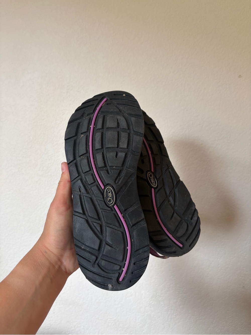 Women 8 Chaco’s Double Strap with Toe Strap in Purple triangle print - Picture 2 of 5